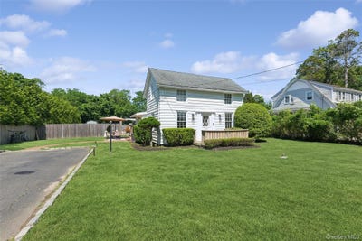 /international/us/243-sunset-avenue-westhampton-beach-ny-110108815856/