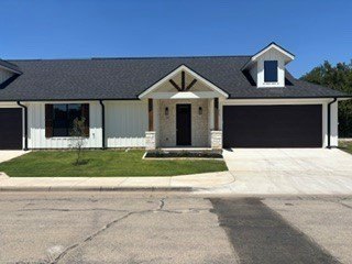 /international/us/210-e-ewell-street-granbury-tx-110119621952/