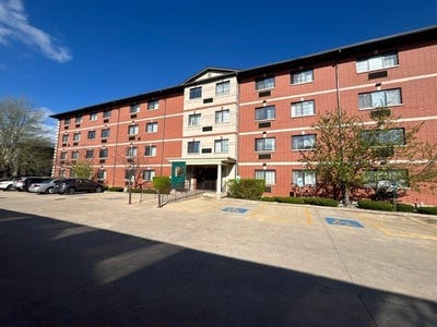 /international/us/3370-w-brooke-avenue-waukegan-il-110107506612/