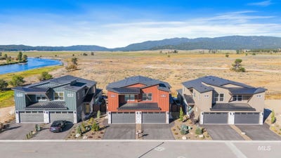 /international/us/22-bridger-st-cascade-id-110106733404/
