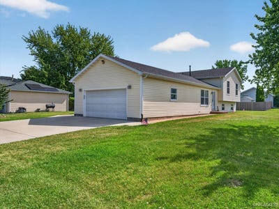 /international/us/909-northfield-avenue-harvard-il-110108361980/