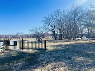 /international/us/221-s-main-st-beaver-dam-ky-110107157479/