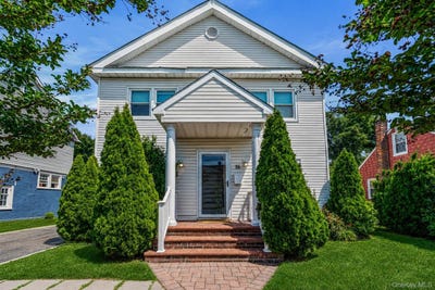 /international/us/16-north-street-glen-cove-ny-110109066776/
