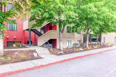 /international/us/810-nw-naito-pkwy-portland-or-110091760189/