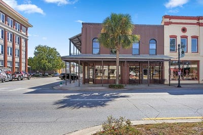 /international/us/219-e-screven-st-quitman-ga-110108889927/
