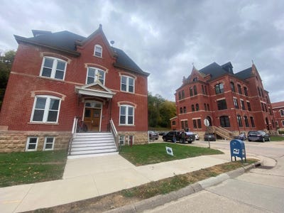 /international/us/2901-central-avenue-dubuque-ia-110103128224/