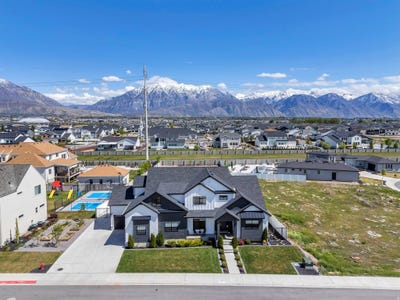 /international/us/208-n-bay-dr-vineyard-ut-110107314843/
