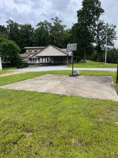 /international/us/1068-spring-road-road-wallingford-ky-110100776684/