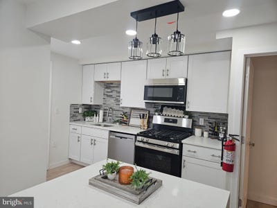 /international/us/1404-roanoke-road-camden-nj-110107893026/