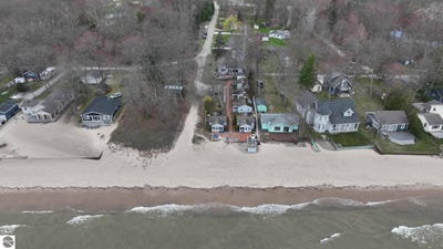 /international/us/5883-s-lake-lane-au-gres-mi-110099319515/