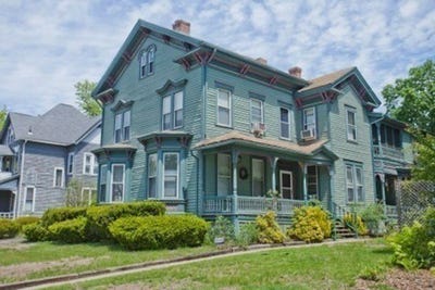 /international/us/127-129-thompson-st-springfield-ma-110119361197/
