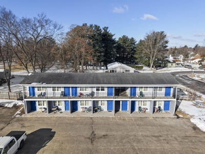 /international/us/1133-e-main-street-reedsburg-wi-110106716913/