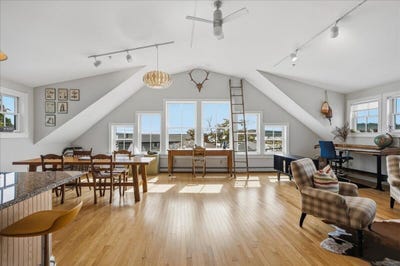/international/us/68-main-street-stonington-me-110120041082/