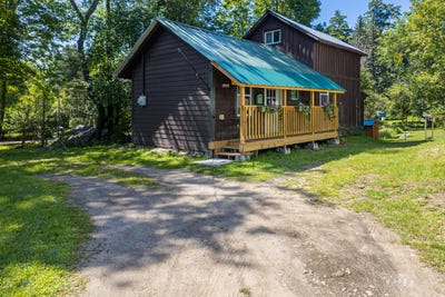 /international/us/1235-pine-street-saranac-lake-ny-110119583662/