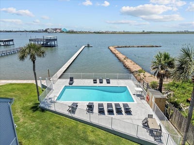 /international/us/8111-broadway-street-galveston-tx-110108959726/