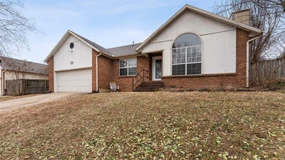 /international/us/2450-w-jane-cir-drive-fayetteville-ar-110108490623/