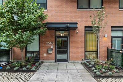 /international/us/1648-w-division-street-chicago-il-110108547377/