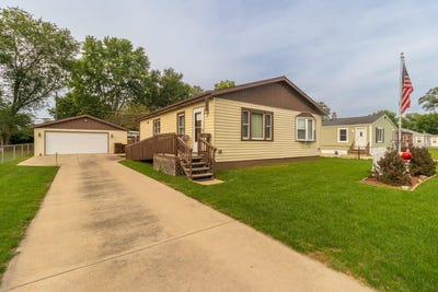 /international/us/210-e-greenview-avenue-machesney-park-il-110109991964/