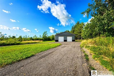 /international/us/straight-road-fredonia-ny-110109496357/