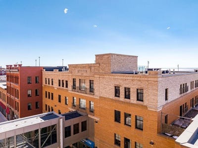 /international/us/26-e-superior-st-duluth-mn-110099016079/