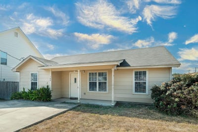 /international/us/108-live-oak-cir-bertram-tx-110107727723/