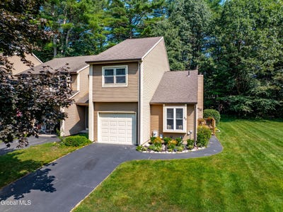 /international/us/50-castleberry-drive-wilton-ny-110101421427/