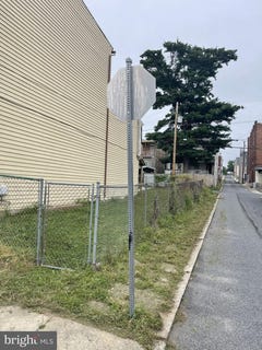/international/us/2027-logan-street-harrisburg-pa-110100561152/