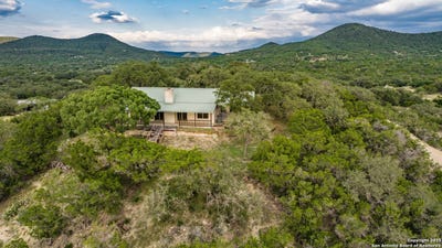 /international/us/599-mountain-view-road-utopia-tx-110120685710/