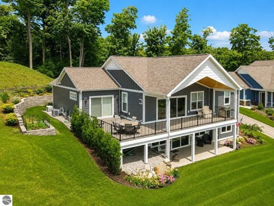 /international/us/4245-eagles-view-traverse-city-mi-110108109173/