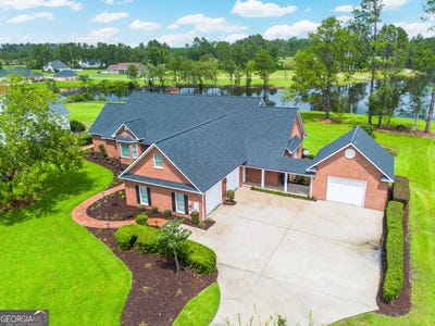 /international/us/161-green-tree-drive-broxton-ga-110101859272/