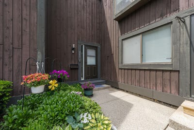 /international/us/245-ballantrae-court-kalamazoo-mi-110108218357/