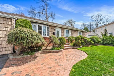 /international/us/21-norman-street-lynbrook-ny-110107614142/