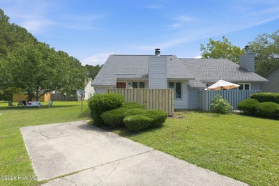 /international/us/23a-masters-court-drive-new-bern-nc-110108499580/