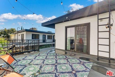 /international/us/5726-woodman-ave-van-nuys-ca-110108353164/
