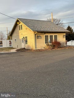 /international/us/404-main-street-pennsburg-pa-110105278236/