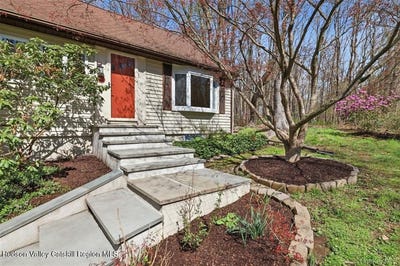 /international/us/307-old-kingston-road-new-paltz-ny-110108201998/