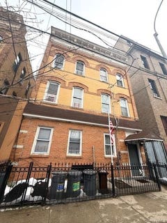 /international/us/686-fairview-avenue-ridgewood-ny-110106029122/