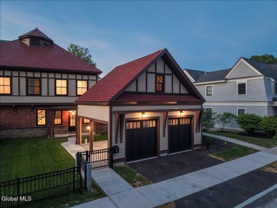 /international/us/122-regent-street-saratoga-springs-ny-110119512194/