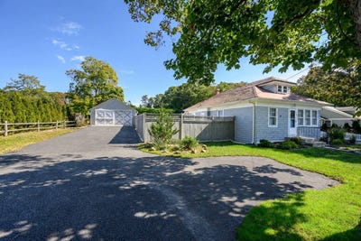 /international/us/16-squiretown-road-hampton-bays-ny-110120516957/