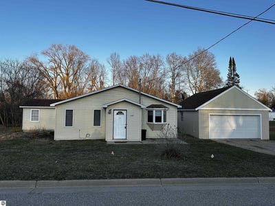 /international/us/358-n-corning-street-farwell-mi-110107730361/