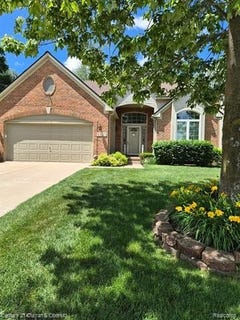 /international/us/6123-lochmore-drive-commerce-twp-mi-110109772355/