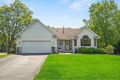 /international/us/4417-braddock-trail-eagan-mn-110100223348/