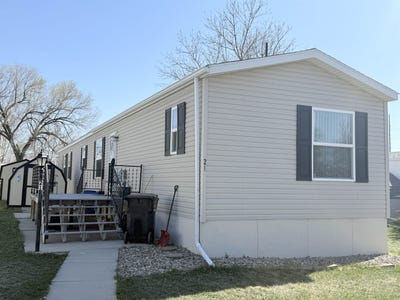 /international/us/1702-e-highway-44-rapid-city-sd-110098829485/