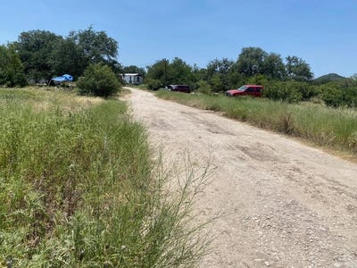 /international/us/147-cr-393-camp-wood-tx-110085918805/