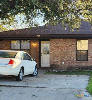 /international/us/705-707-s-main-street-lampasas-tx-110100372578/