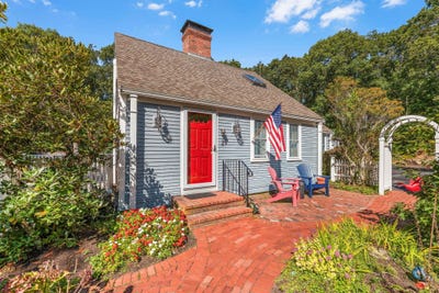 /international/us/29-oak-ridge-road-east-sandwich-ma-110107349313/