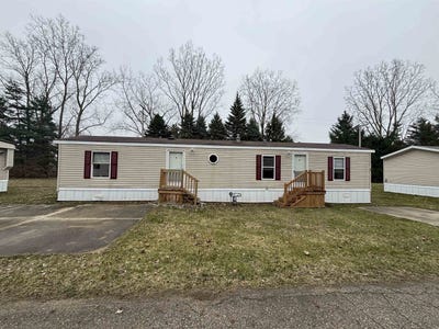 /international/us/5393-cedar-street-croswell-mi-110100564575/