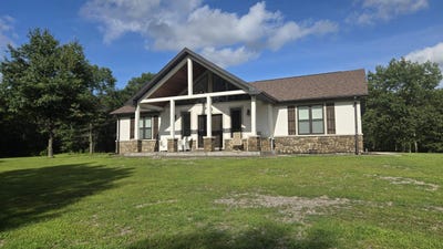 /international/us/n10686-19th-avenue-necedah-wi-110100358509/