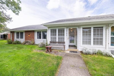 /international/us/250a-newcastle-court-ridge-ny-110110273789/