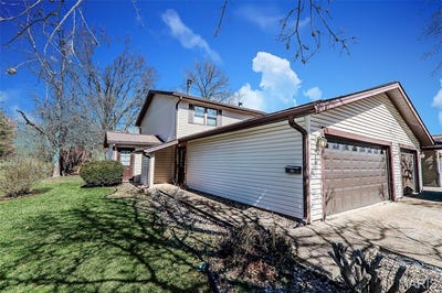 /international/us/919-westwood-road-maryville-il-110106257367/